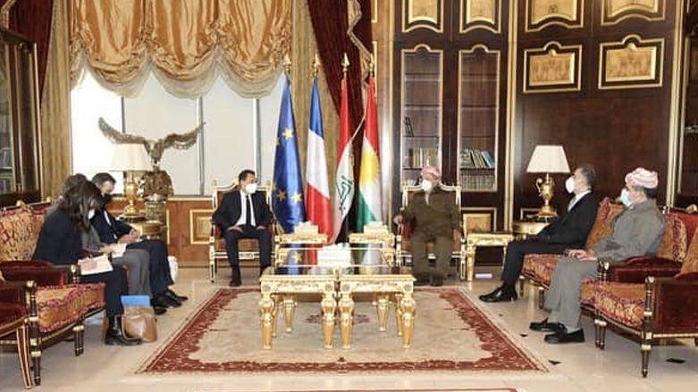 Kurdistan Democratic Party (KDP) President Masoud Barzani in meeting with France's Ambassador to Iraq Eric Chevallier. Feb. 2, 2022. (Photo: Barzani Headquarters)